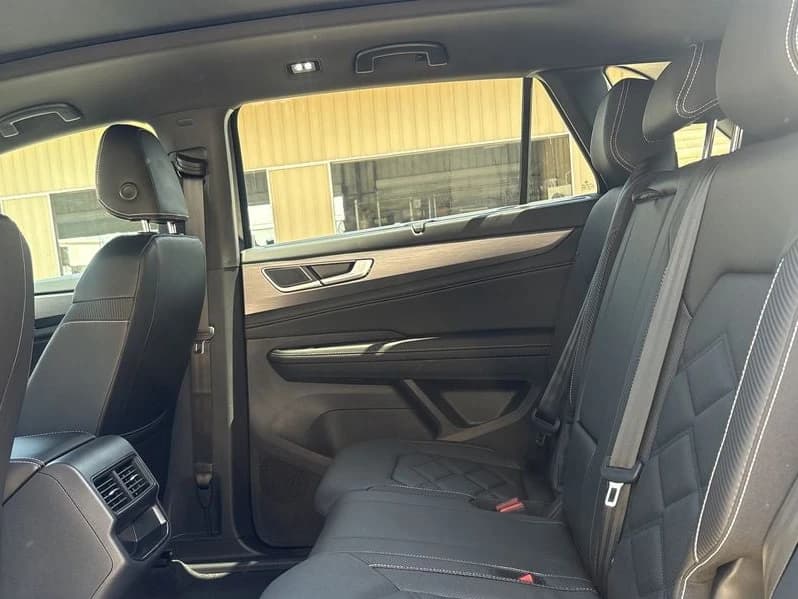 Volkswagen Atlas Cross Sport 2.0T SE w/Technology FWD 2026 — side view