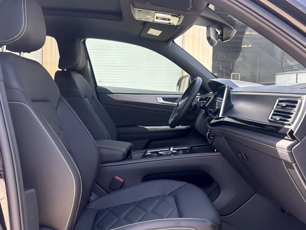 Volkswagen Atlas Cross Sport 2.0T SE w/Technology FWD 2026 — side view