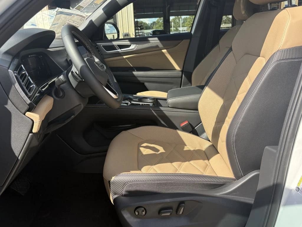 Volkswagen Atlas Cross Sport 2.0T SE w/Technology FWD 2026 — side view