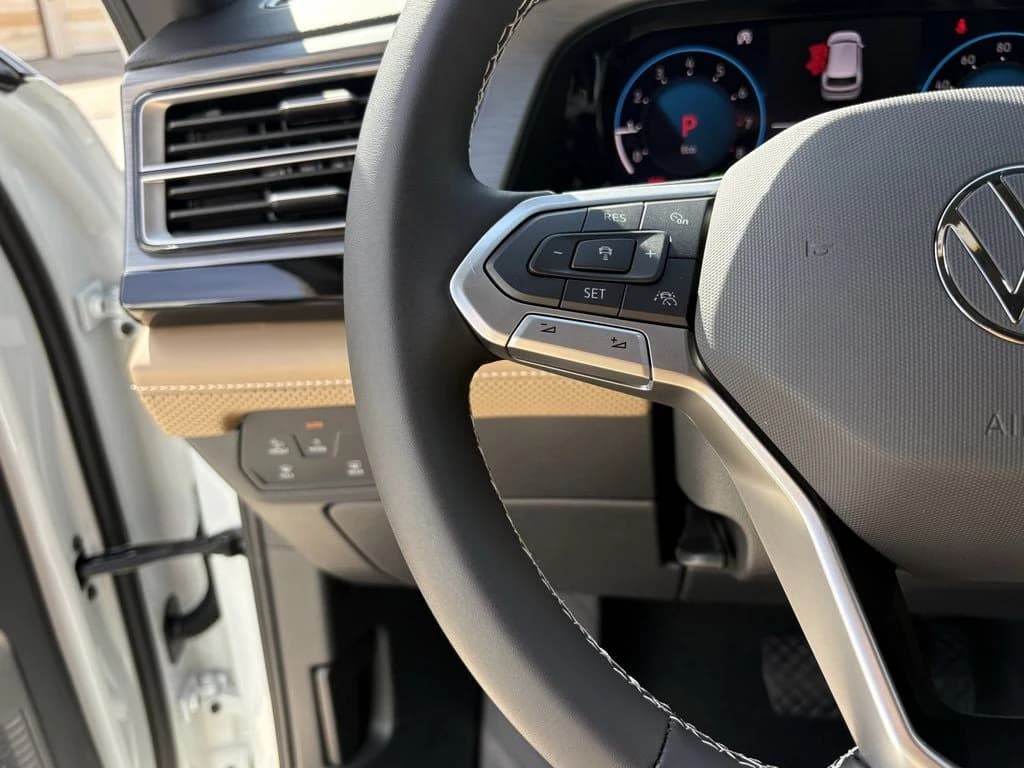 Volkswagen Atlas Cross Sport 2.0T SE w/Technology FWD 2026 — side view