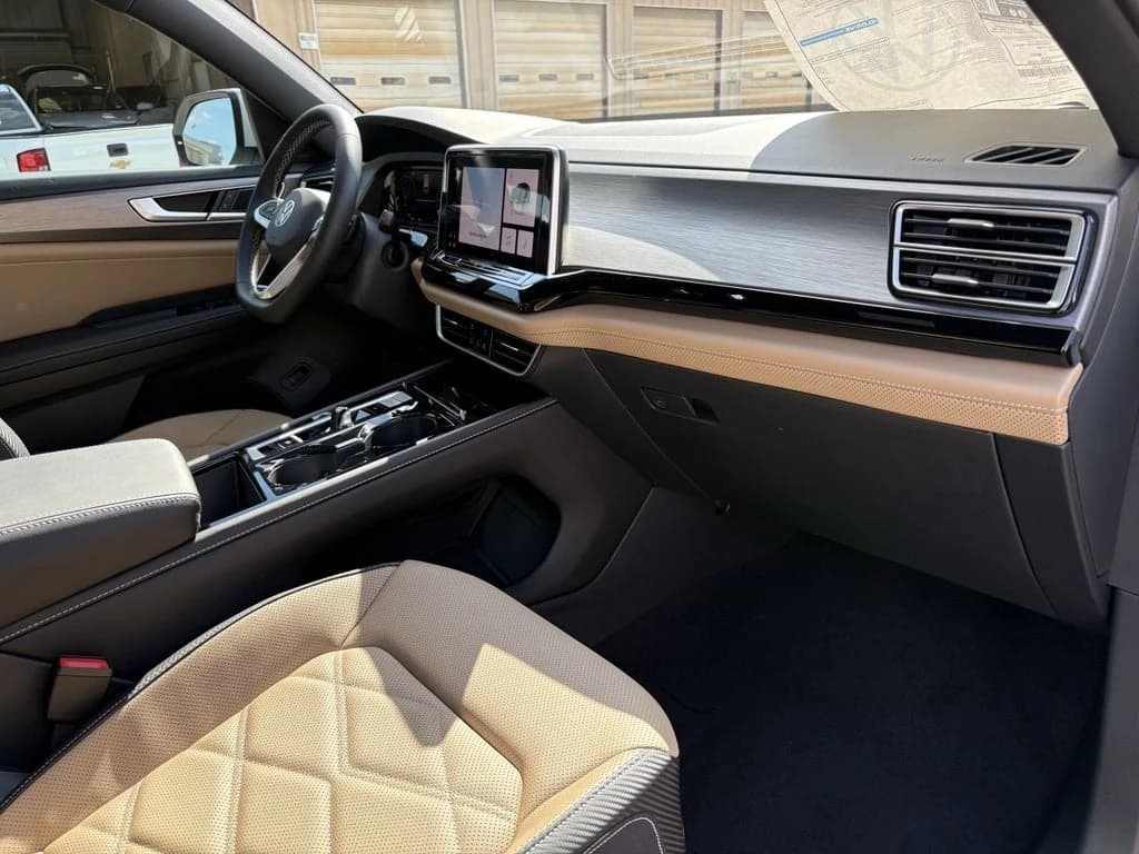 Volkswagen Atlas Cross Sport 2.0T SE w/Technology FWD 2026 — side view