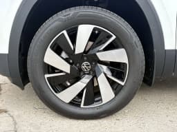 Volkswagen Atlas Cross Sport 2.0T SE w/Technology FWD 2026 — side view