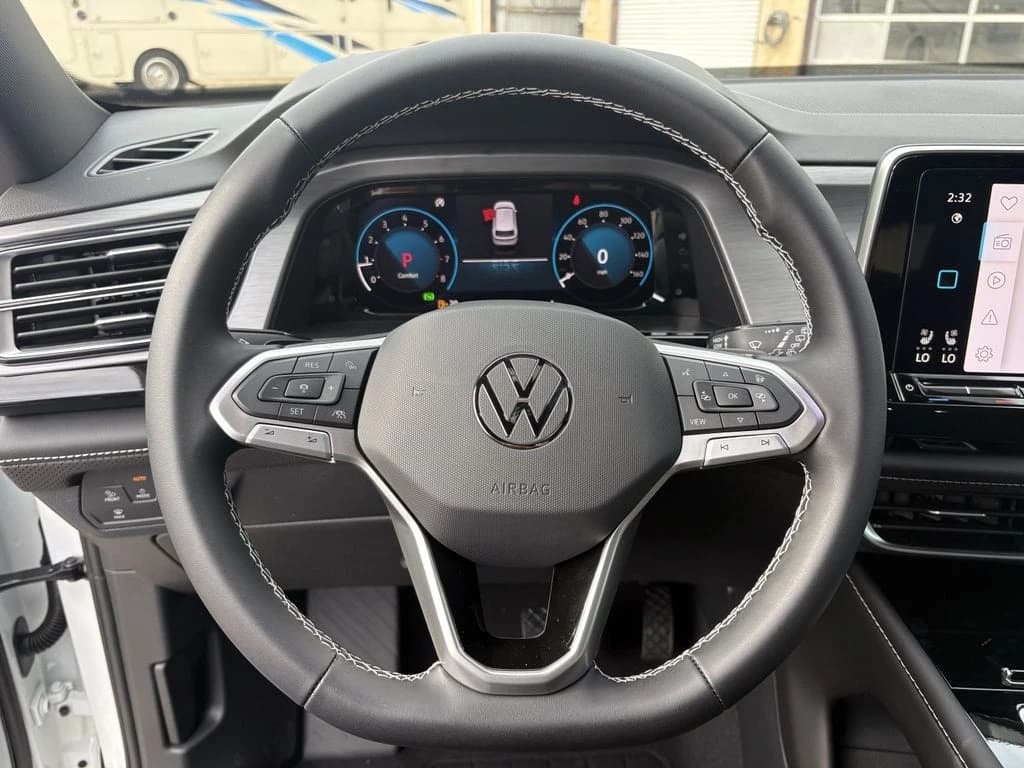 Volkswagen Atlas Cross Sport 2.0T SE w/Technology FWD 2026 — side view
