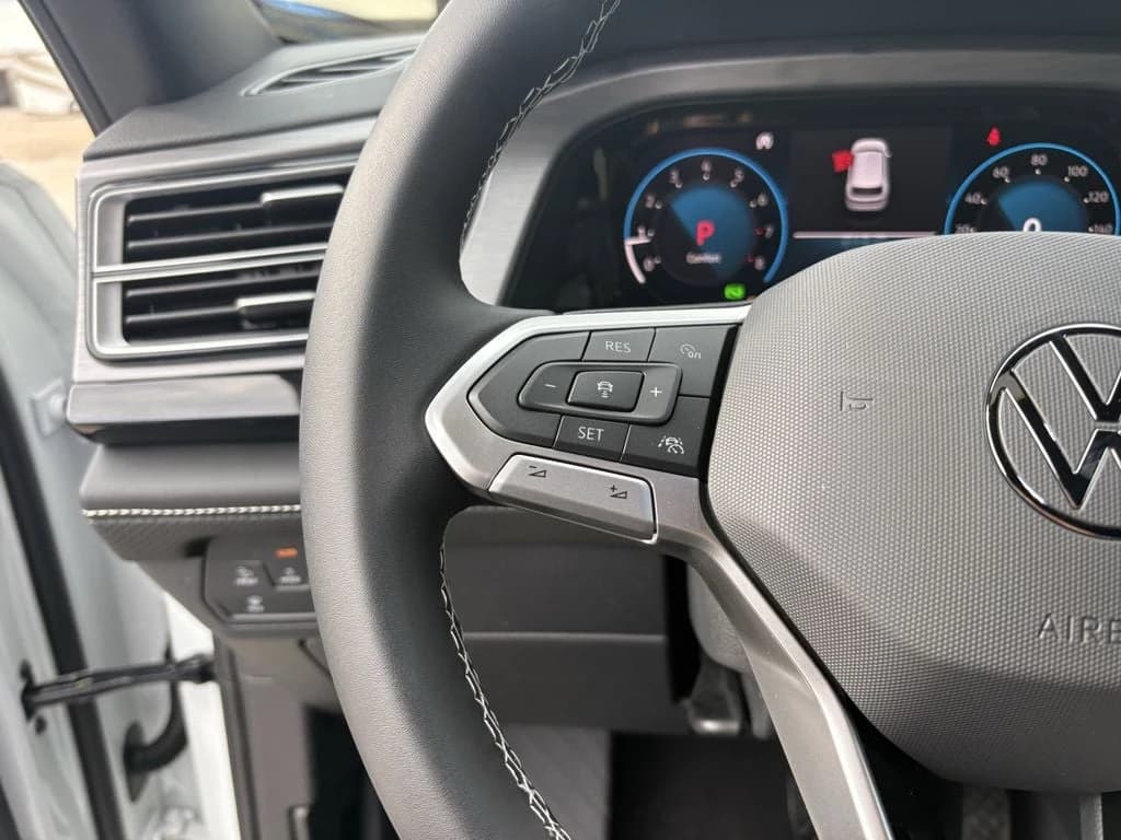 Volkswagen Atlas Cross Sport 2.0T SE w/Technology FWD 2026 — side view