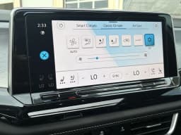 Volkswagen Atlas Cross Sport 2.0T SE w/Technology FWD 2026 — side view