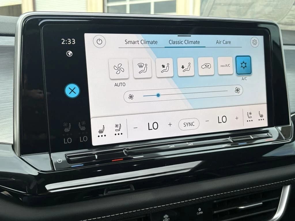 Volkswagen Atlas Cross Sport 2.0T SE w/Technology FWD 2026 — side view