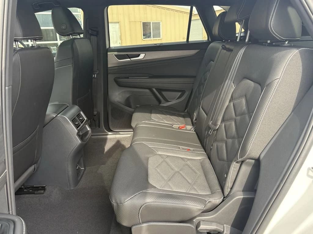 Volkswagen Atlas Cross Sport 2.0T SE w/Technology FWD 2026 — side view