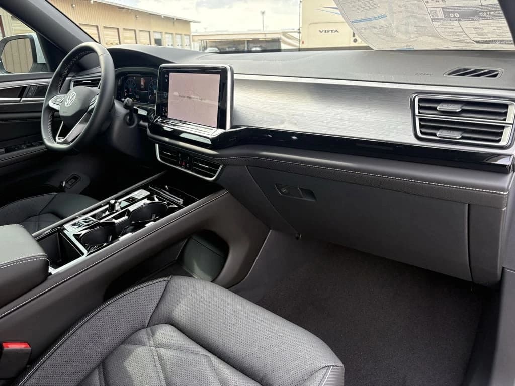 Volkswagen Atlas Cross Sport 2.0T SE w/Technology FWD 2026 — side view