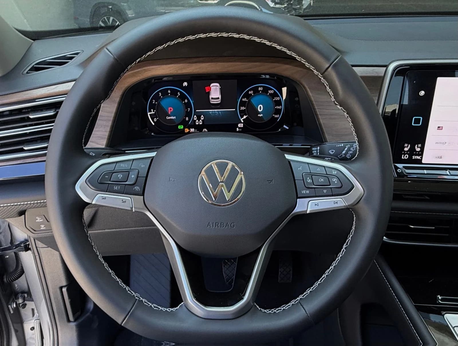 Volkswagen Atlas 2.0T SE w/Technology FWD 2026 — side view