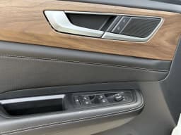 Volkswagen Atlas 2.0T SE w/Technology FWD 2026 — side view