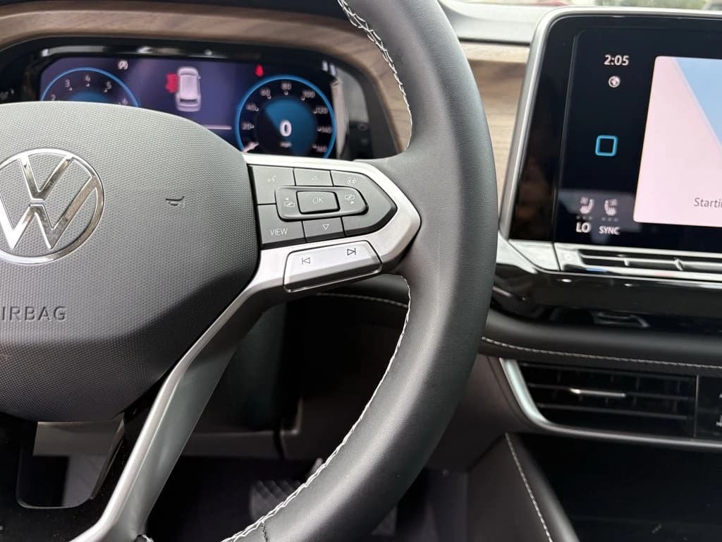 Volkswagen Atlas 2.0T SE w/Technology FWD 2026 — side view