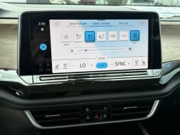 Volkswagen Atlas 2.0T SE w/Technology FWD 2026 — side view