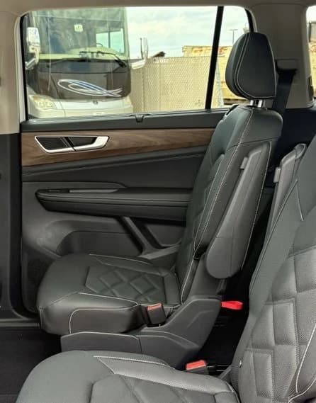 Volkswagen Atlas 2.0T SE w/Technology FWD 2026 — side view