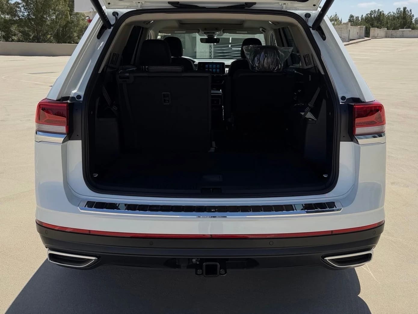 Volkswagen Atlas 2.0T SE w/Technology FWD 2026 — side view