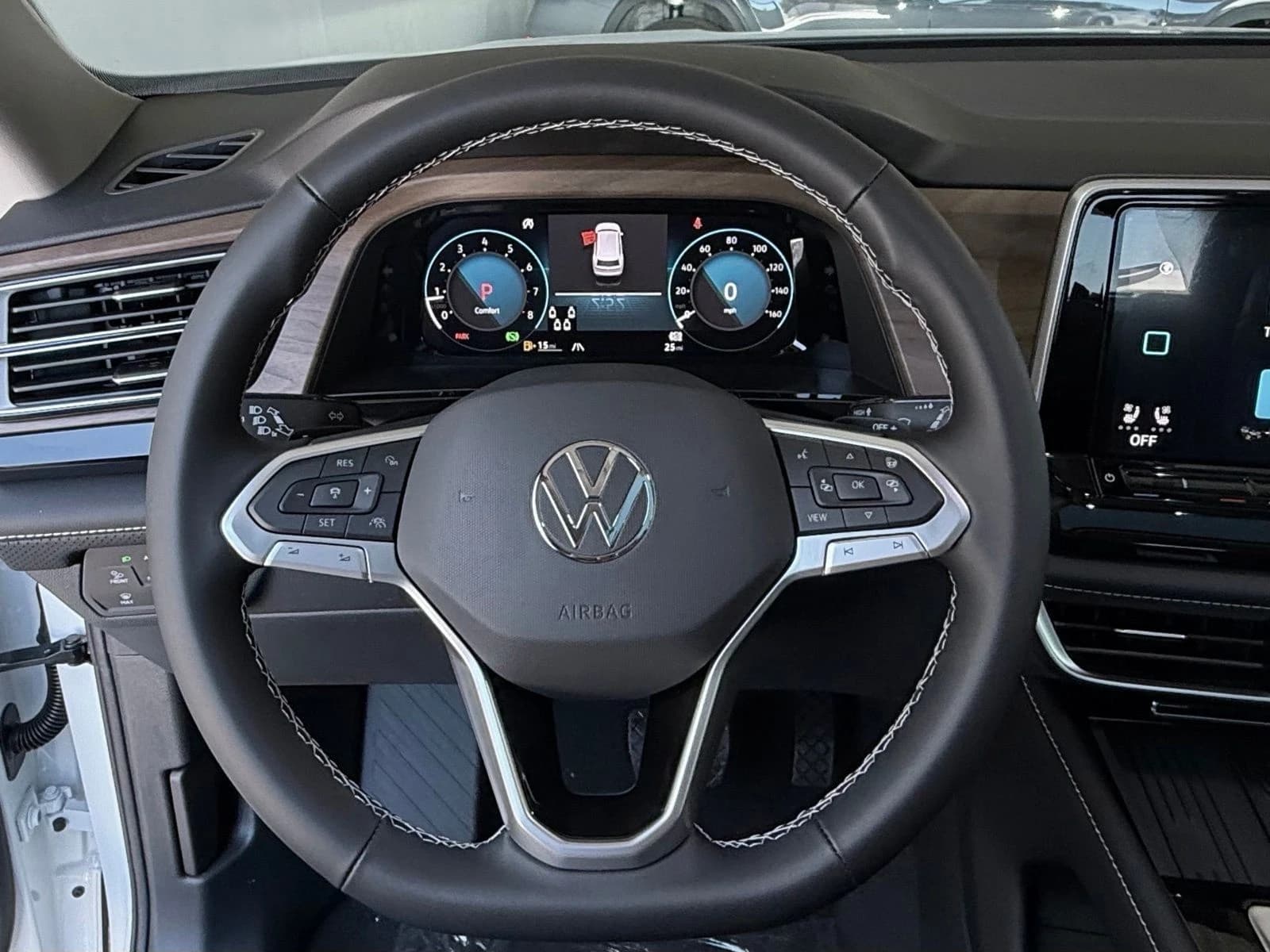 Volkswagen Atlas 2.0T SE w/Technology FWD 2026 — side view