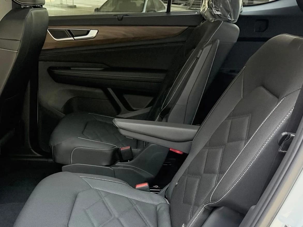 Volkswagen Atlas 2.0T SE w/Technology FWD 2026 — side view