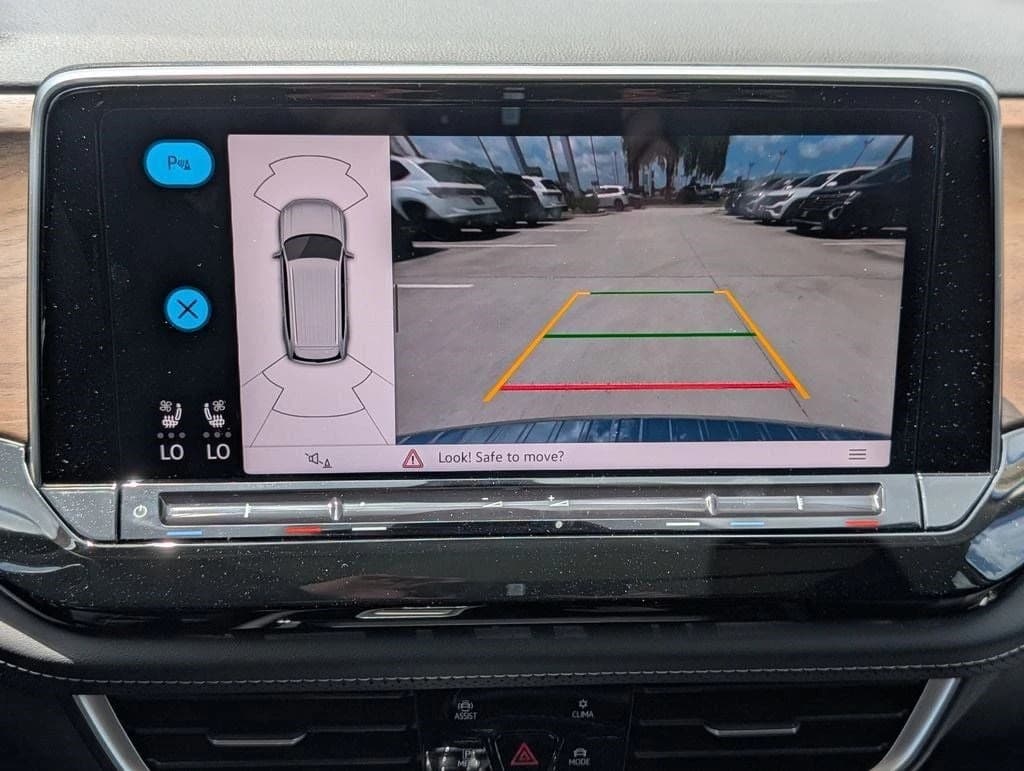 Volkswagen Atlas 2.0T SE w/Technology FWD 2026 — side view
