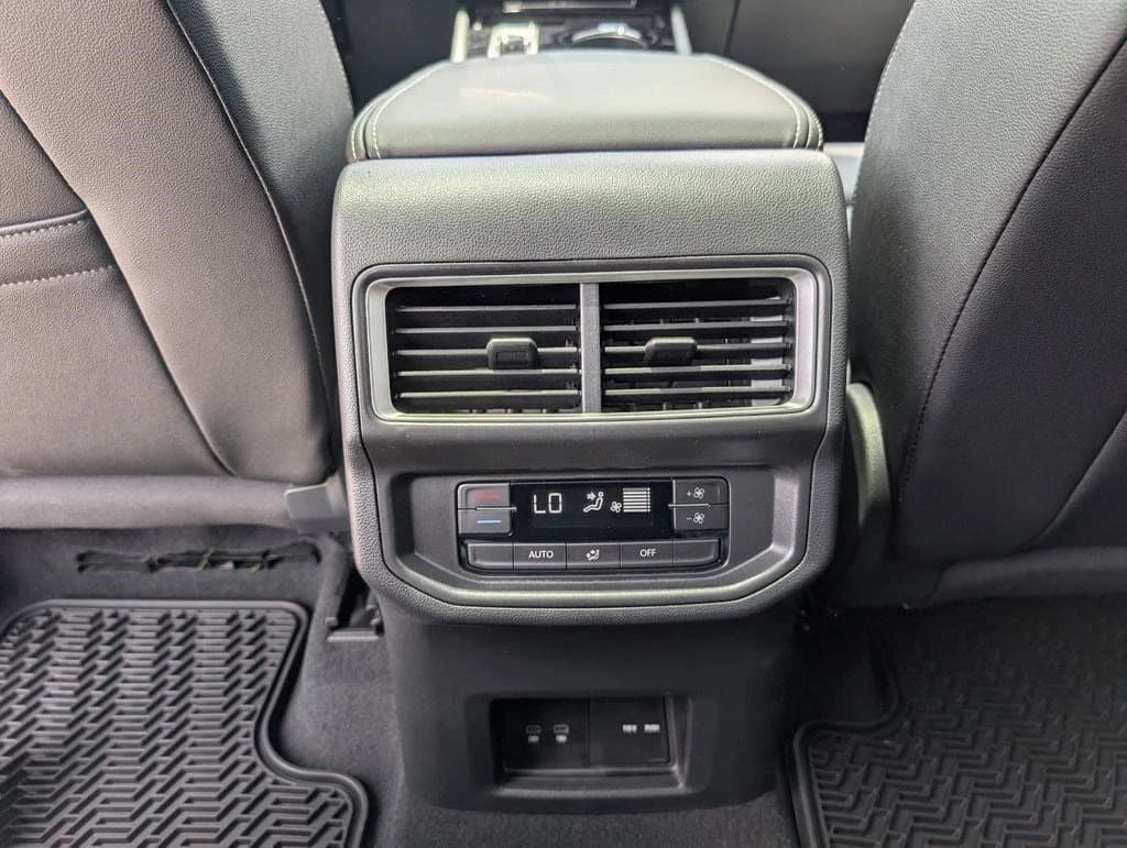 Volkswagen Atlas 2.0T SE w/Technology FWD 2026 — side view