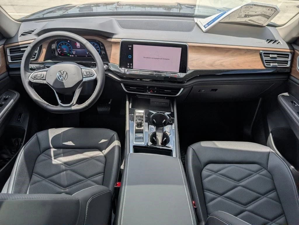 Volkswagen Atlas 2.0T SE w/Technology FWD 2026 — side view