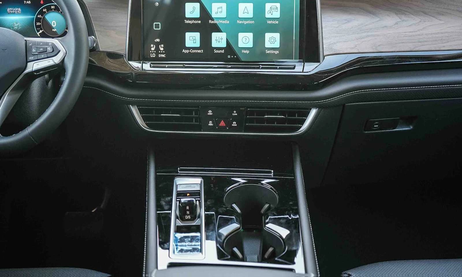Volkswagen Atlas 2.0T SE w/Technology FWD 2026 — side view