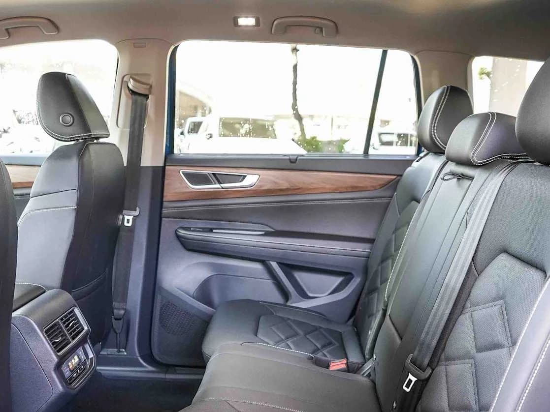 Volkswagen Atlas 2.0T SE w/Technology FWD 2026 — side view