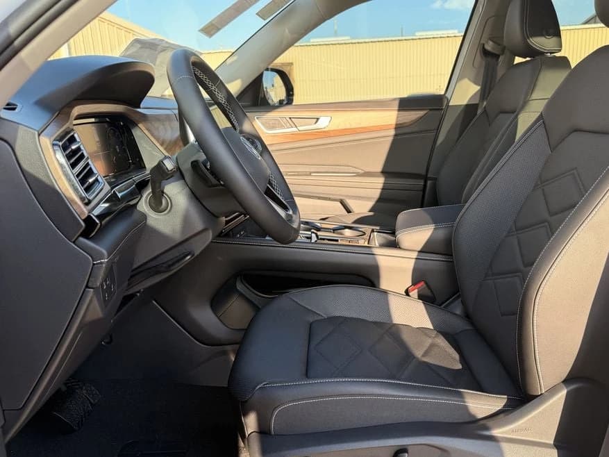 Volkswagen Atlas 2.0T SE w/Technology FWD 2026 — side view
