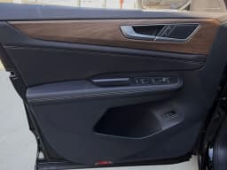 Volkswagen Atlas 2.0T SE w/Technology FWD 2026 — side view