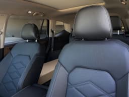 Volkswagen Atlas 2.0T SE w/Technology FWD 2026 — side view