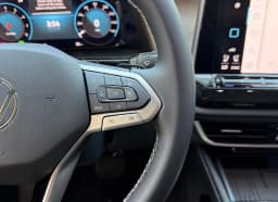 Volkswagen Atlas 2.0T SE w/Technology FWD 2026 — side view