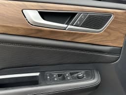 Volkswagen Atlas 2.0T SE w/Technology FWD 2026 — side view