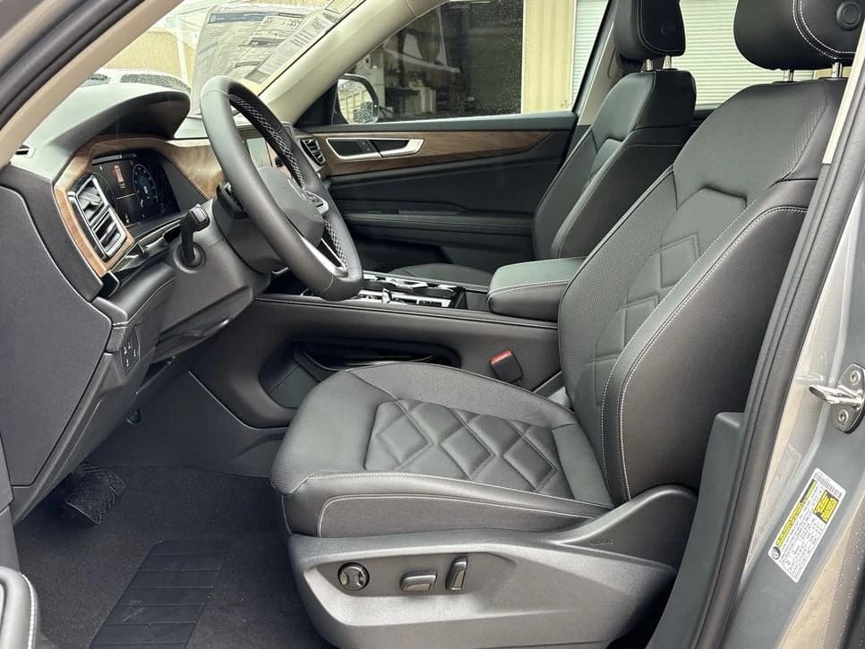 Volkswagen Atlas 2.0T SE w/Technology FWD 2026 — side view