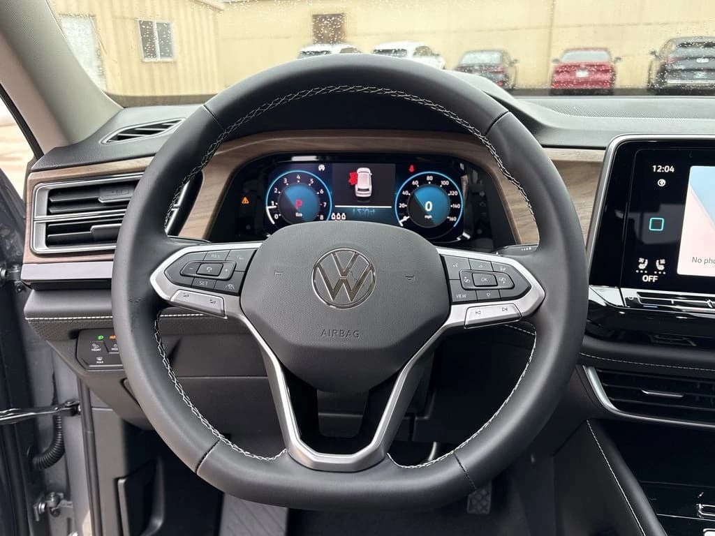 Volkswagen Atlas 2.0T SE w/Technology FWD 2026 — side view