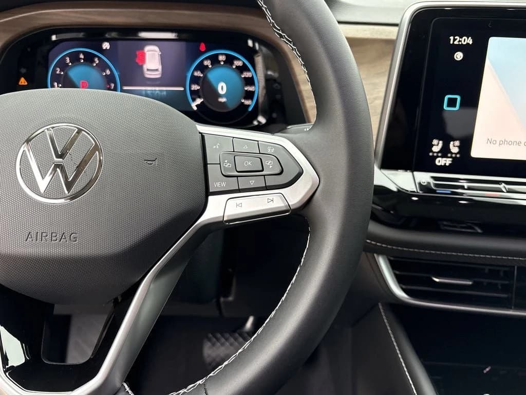 Volkswagen Atlas 2.0T SE w/Technology FWD 2026 — side view
