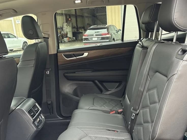 Volkswagen Atlas 2.0T SE w/Technology FWD 2026 — side view