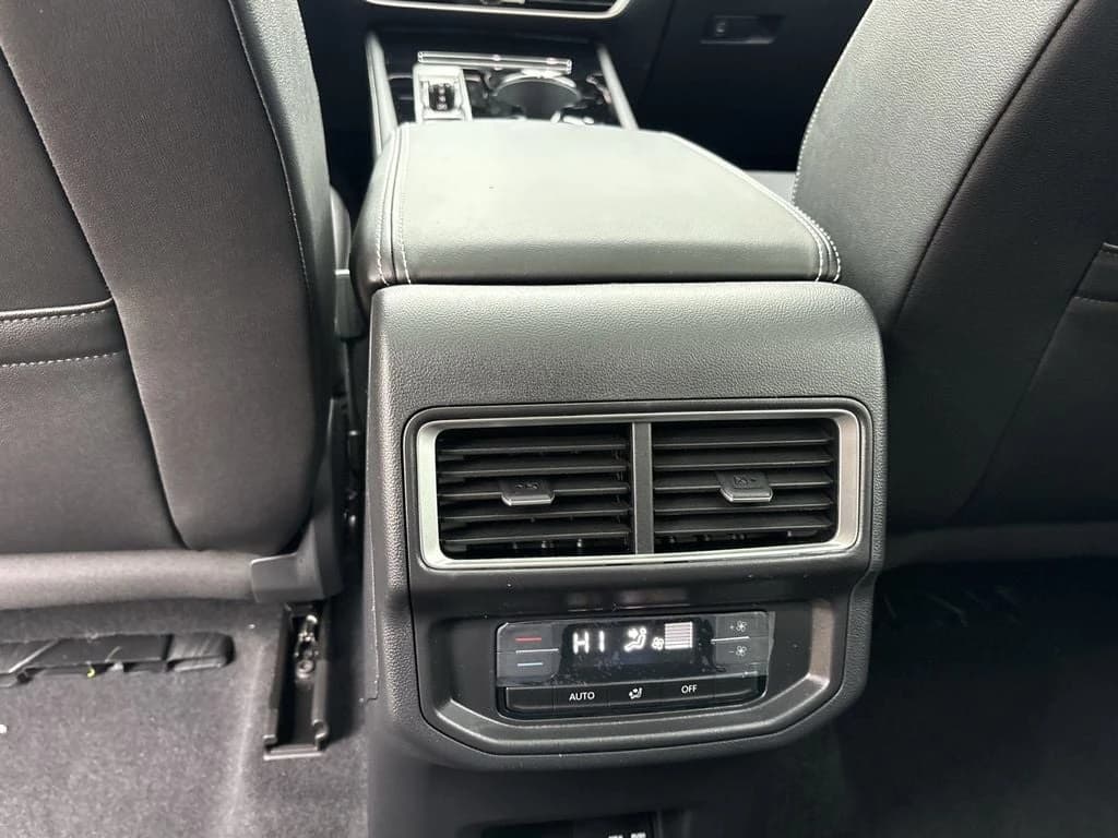 Volkswagen Atlas 2.0T SE w/Technology FWD 2026 — side view