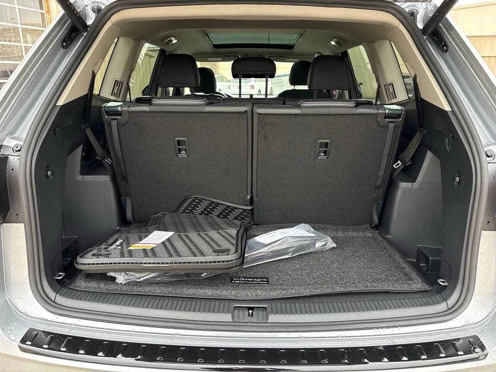 Volkswagen Atlas 2.0T SE w/Technology FWD 2026 — side view
