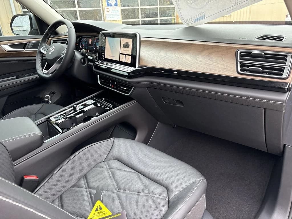 Volkswagen Atlas 2.0T SE w/Technology FWD 2026 — side view