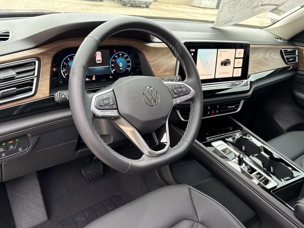 Volkswagen Atlas 2.0T SE w/Technology FWD 2026 — side view