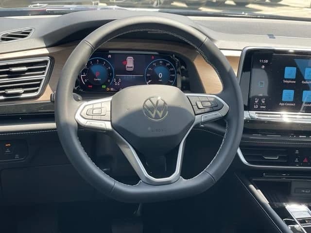 Volkswagen Atlas 2.0T SE w/Technology FWD 2026 — side view
