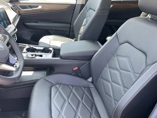 Volkswagen Atlas 2.0T SE w/Technology FWD 2026 — side view