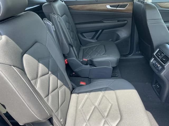 Volkswagen Atlas 2.0T SE w/Technology FWD 2026 — side view