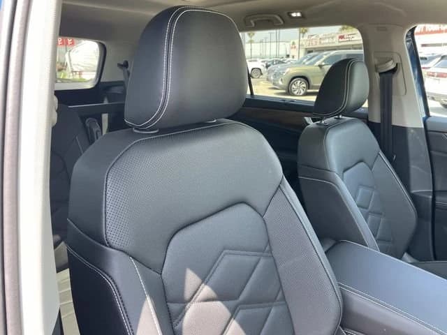 Volkswagen Atlas 2.0T SE w/Technology FWD 2026 — side view