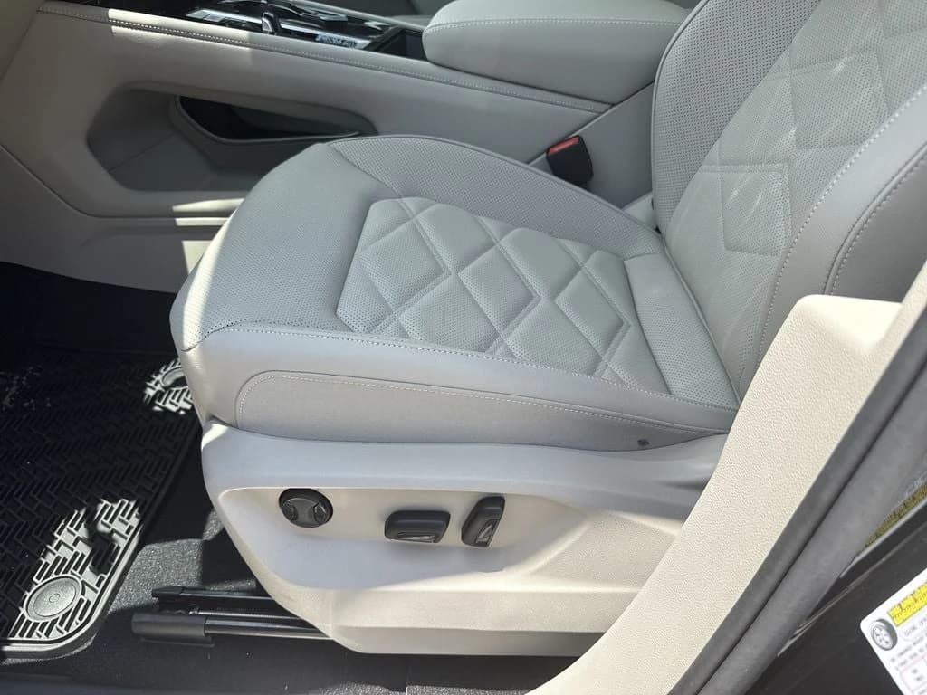 Volkswagen Atlas 2.0T SE w/Technology FWD 2026 — side view