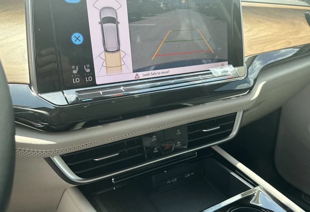 Volkswagen Atlas 2.0T SE w/Technology FWD 2026 — side view
