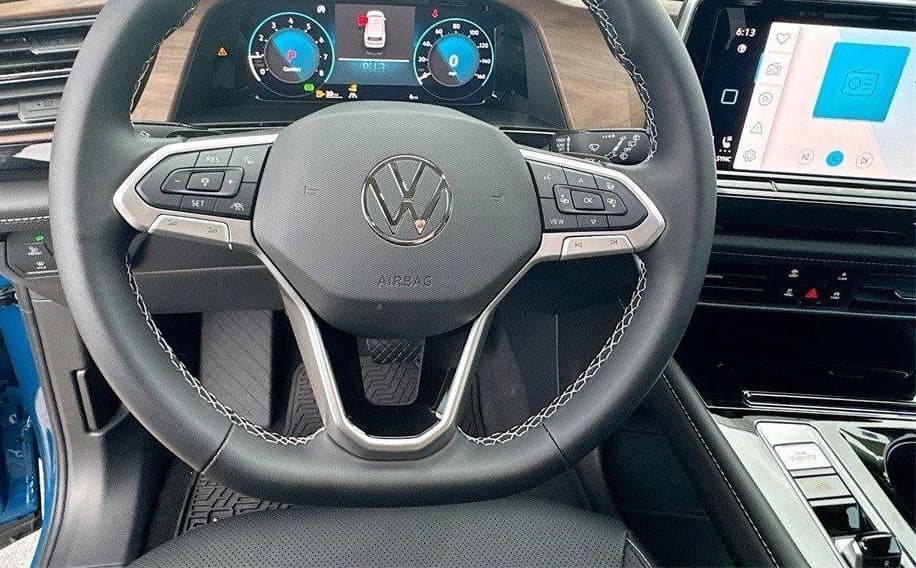 Volkswagen Atlas 2.0T SE w/Technology FWD 2025 — side view