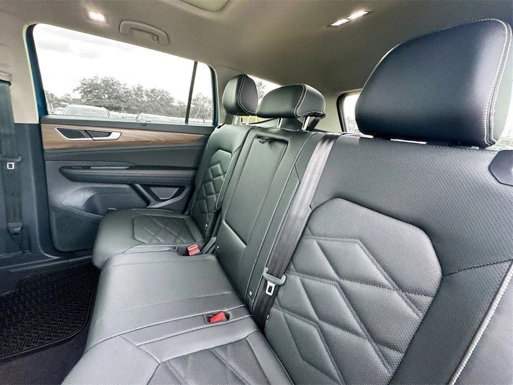 Volkswagen Atlas 2.0T SE w/Technology FWD 2025 — side view