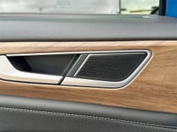 Volkswagen Atlas 2.0T SE w/Technology FWD 2025 — side view