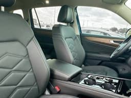 Volkswagen Atlas 2.0T SE w/Technology FWD 2025 — side view