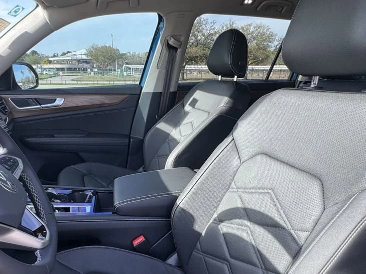 Volkswagen Atlas 2.0T SE w/Technology FWD 2025 — side view