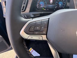 Volkswagen Atlas 2.0T SE w/Technology FWD 2025 — side view